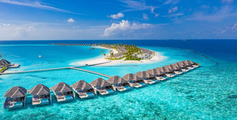 TOP 5 Luxury Winter Retreats in the Maldives + TIPS to get the best prices